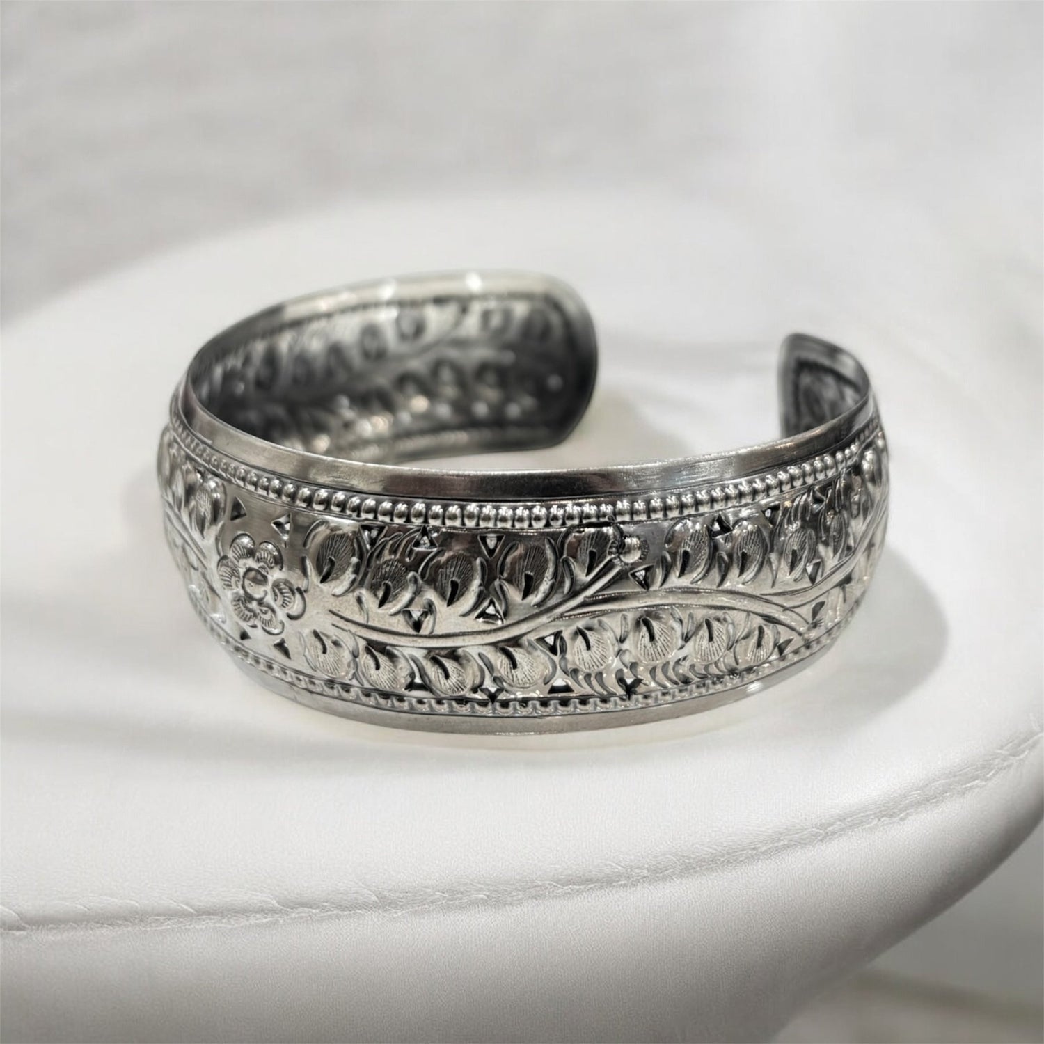 Bracciale rigido lavorato in argento 925 - SIddharta