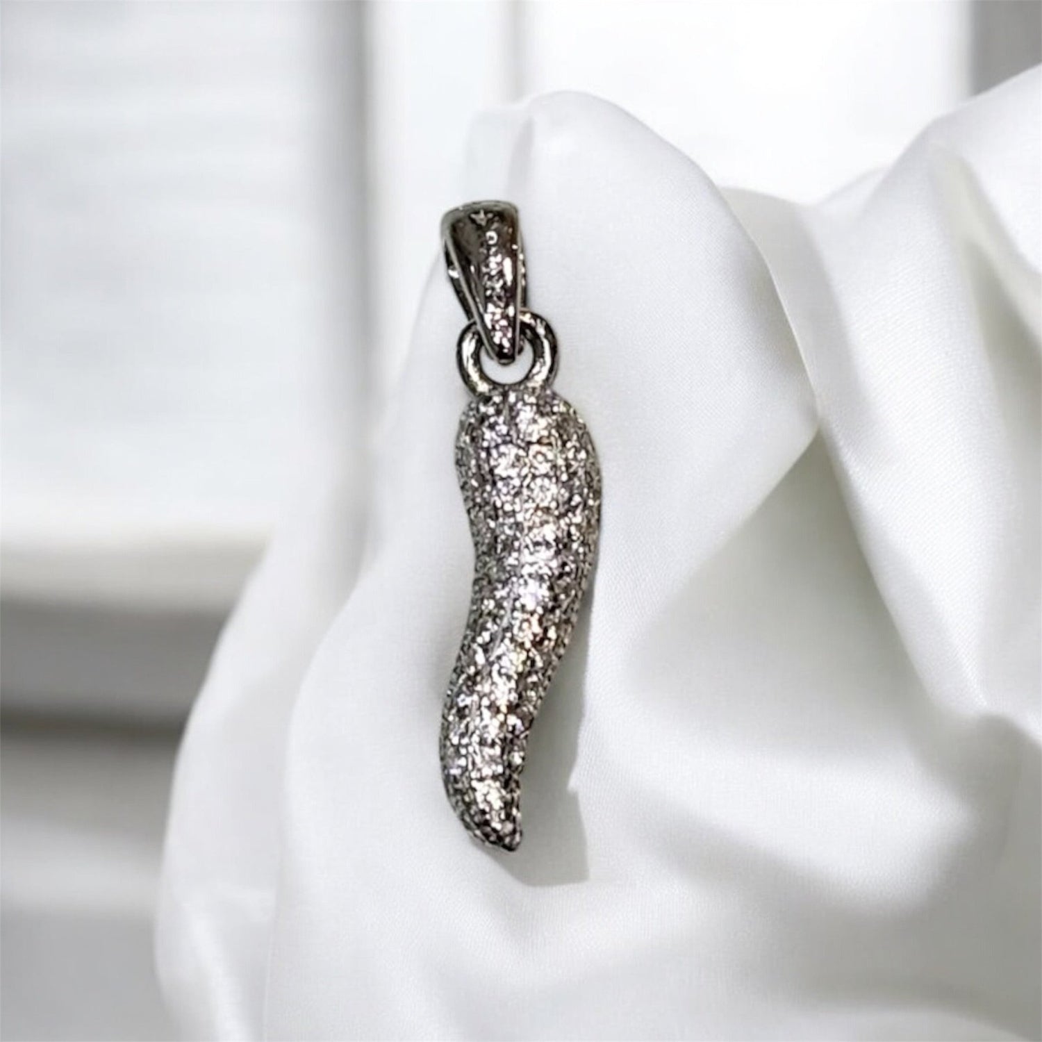 Ciondolo cornetto con zirconi in argento 925 - SIddharta