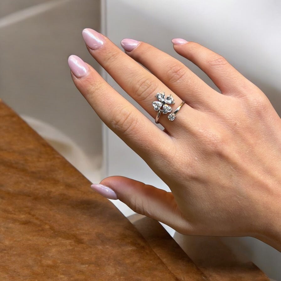 Anello quadrifoglio con zirconi in acciaio inossidabile - SIddharta