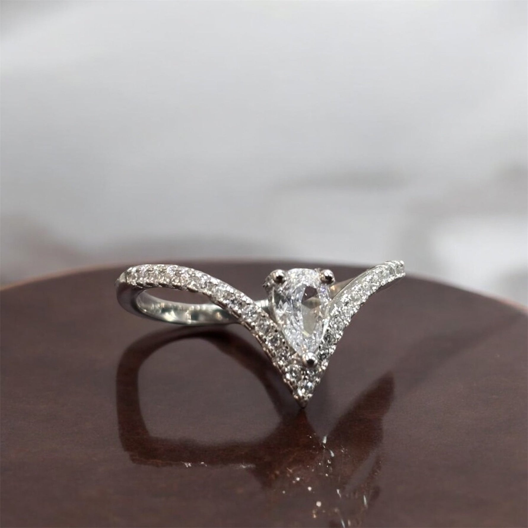 Anello veretta con goccia in argento 925 e zirconi - SIddharta