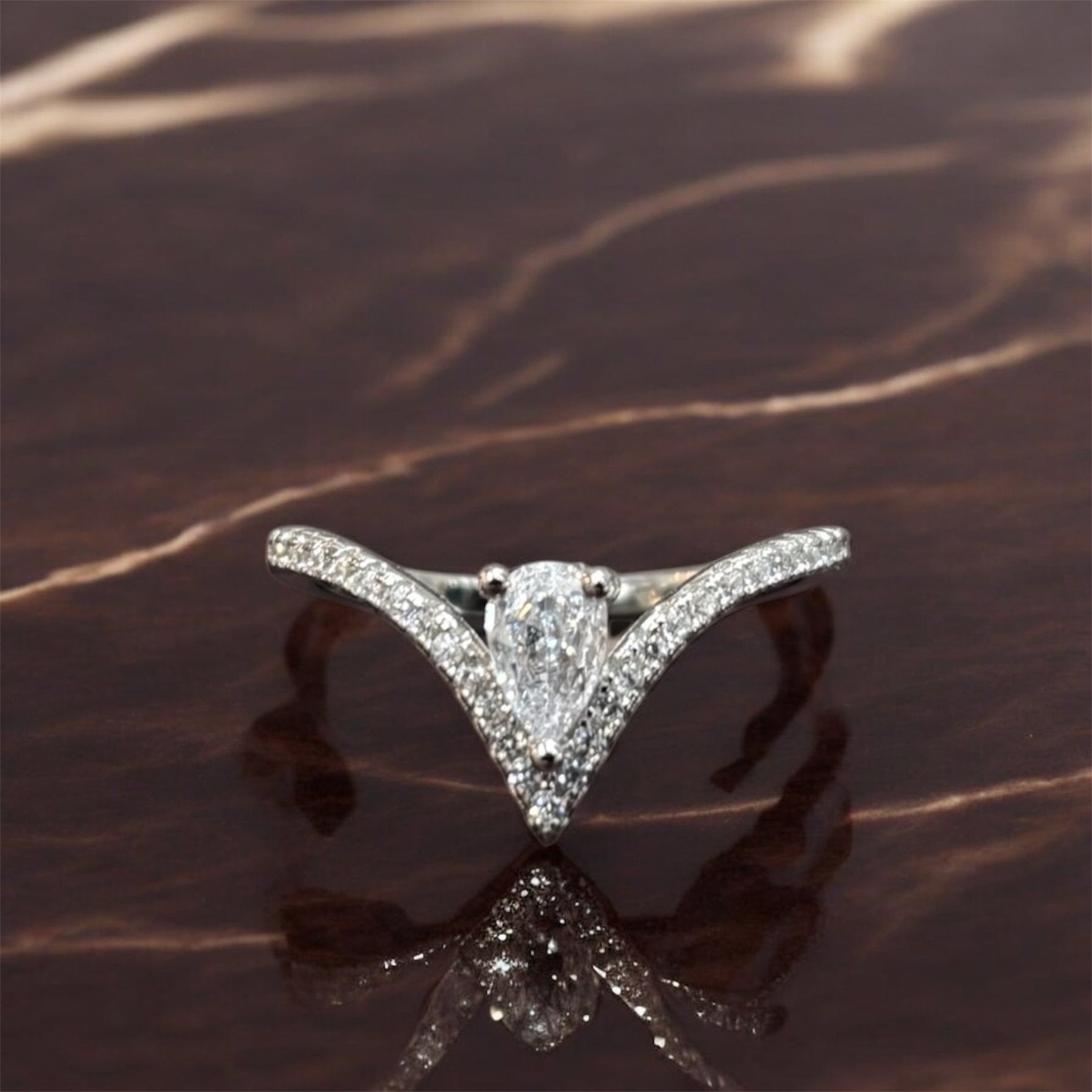 Anello veretta con goccia in argento 925 e zirconi - SIddharta