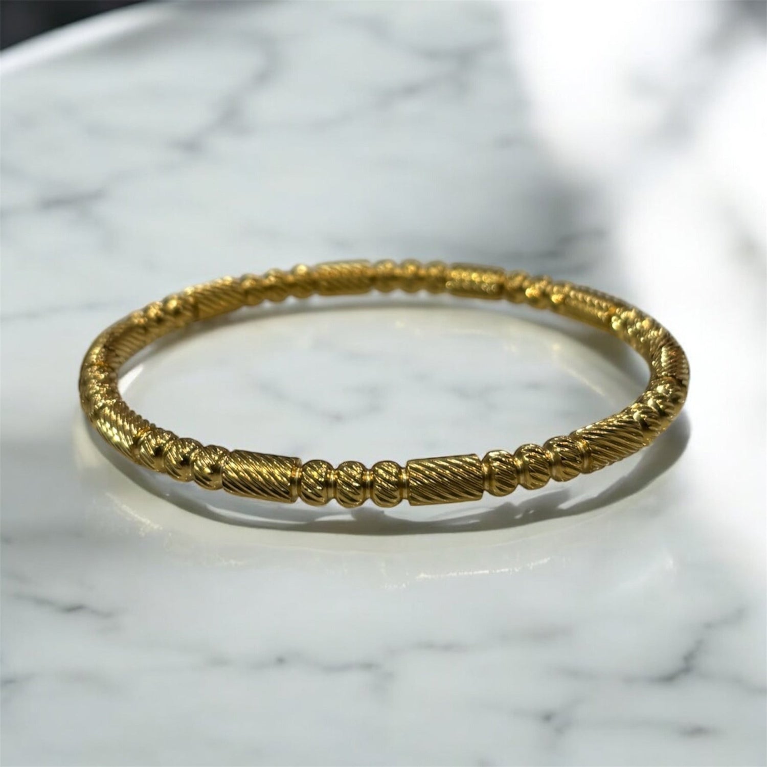 Bracciale rigido sfaccettato in acciaio inossidabile dorato - SIddharta