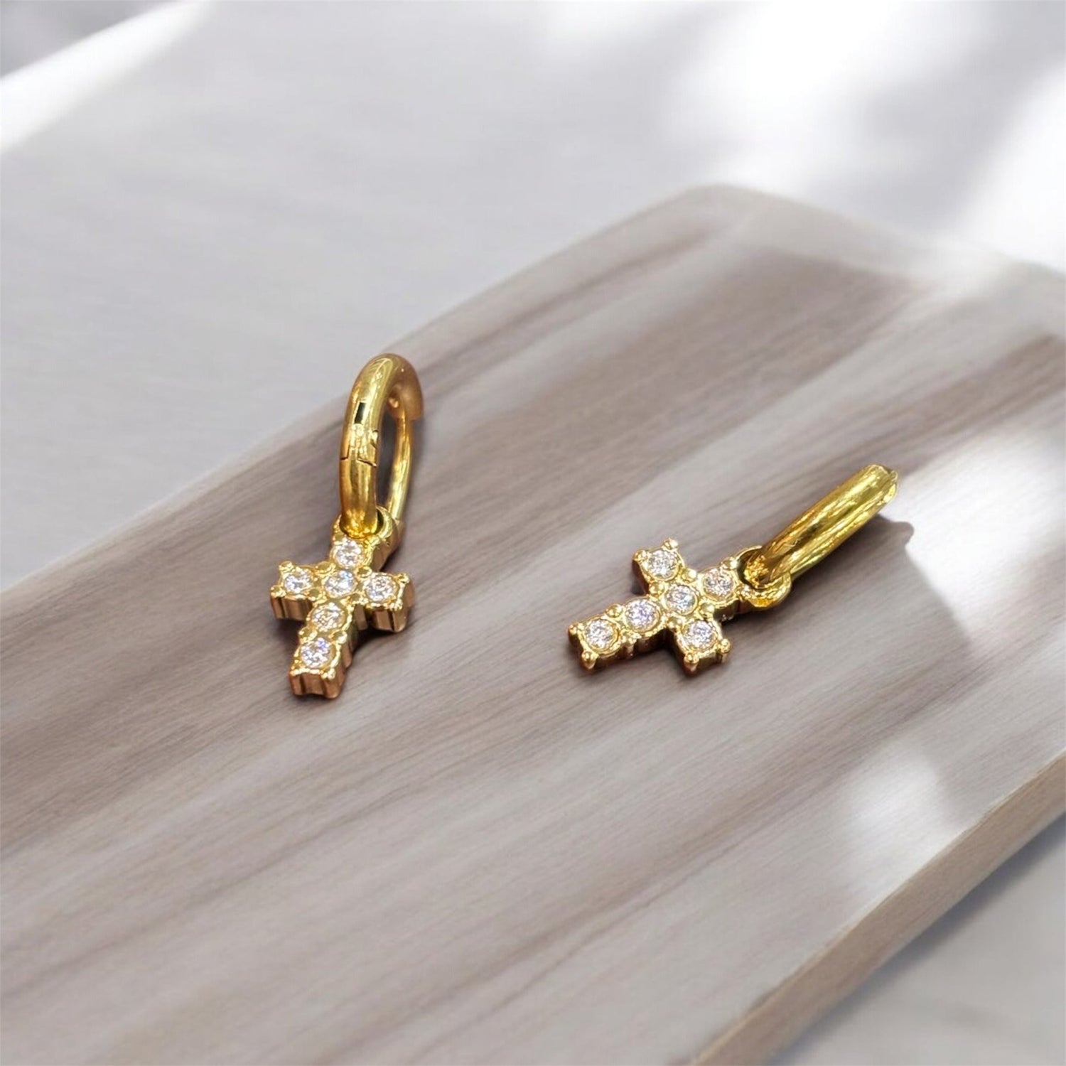 Cerchietti oro con croce pendente e zirconi in acciaio inossidabile - SIddharta