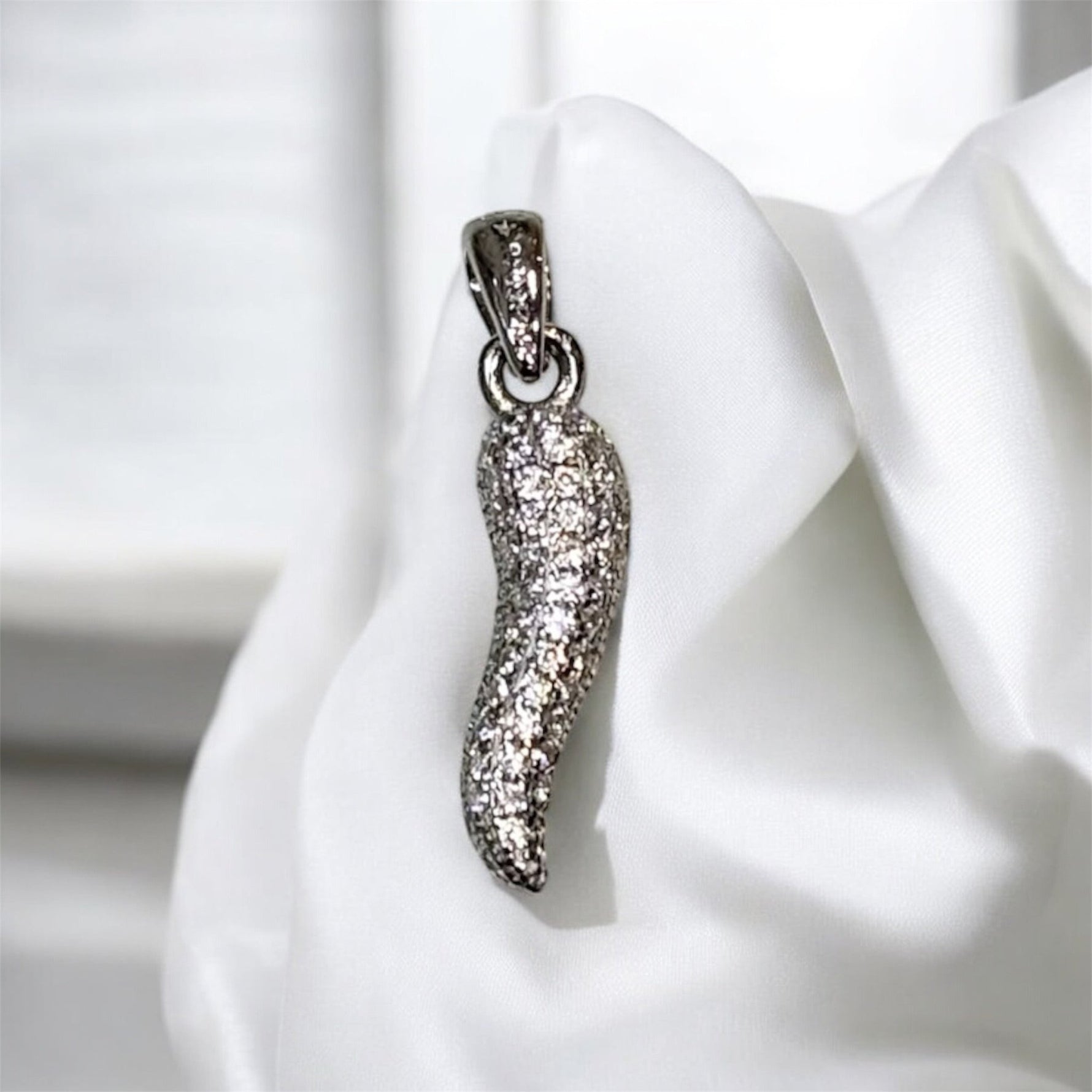 Ciondolo cornetto con zirconi in argento 925 - SIddharta