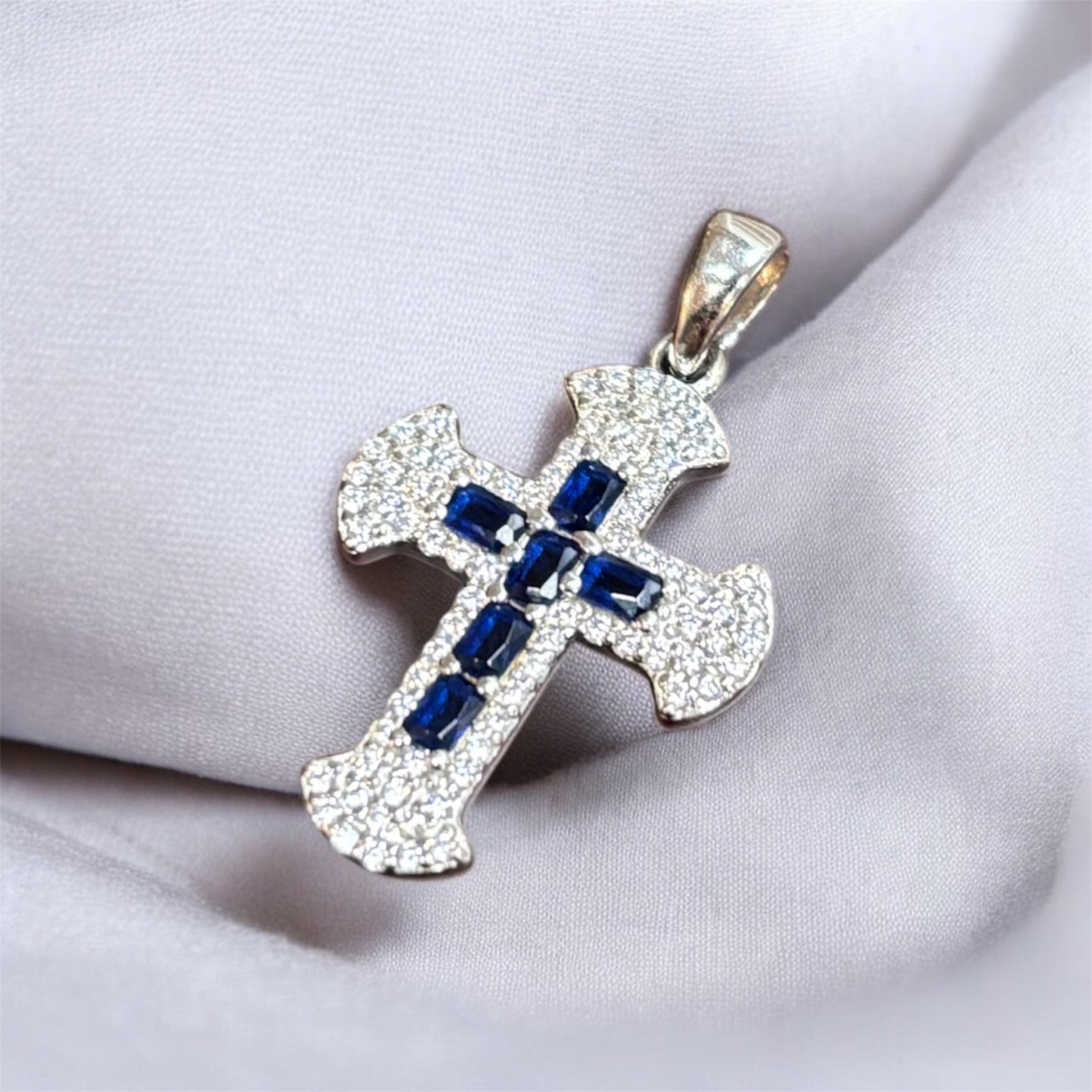 Ciondolo croce con zirconi blu in argento 925 - SIddharta