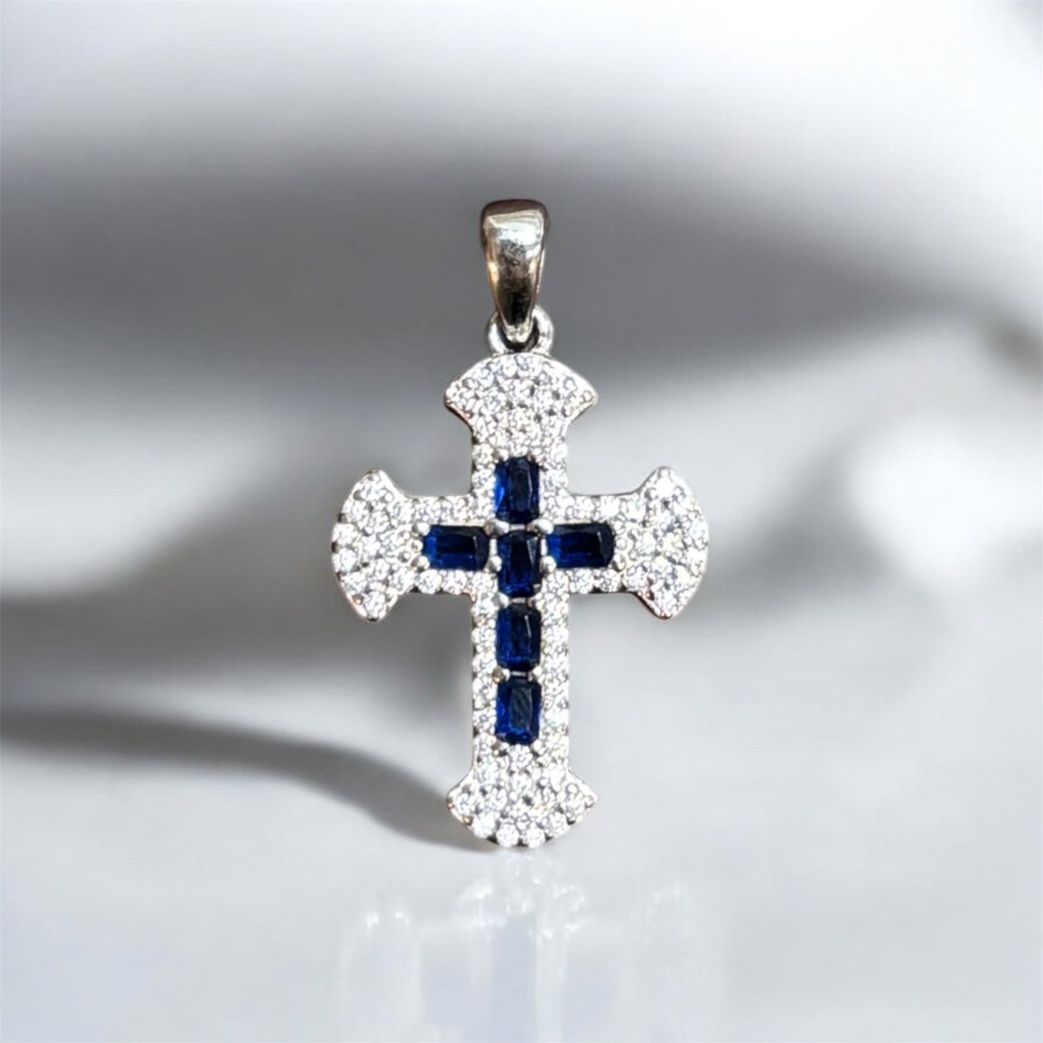 Ciondolo croce con zirconi blu in argento 925 - SIddharta