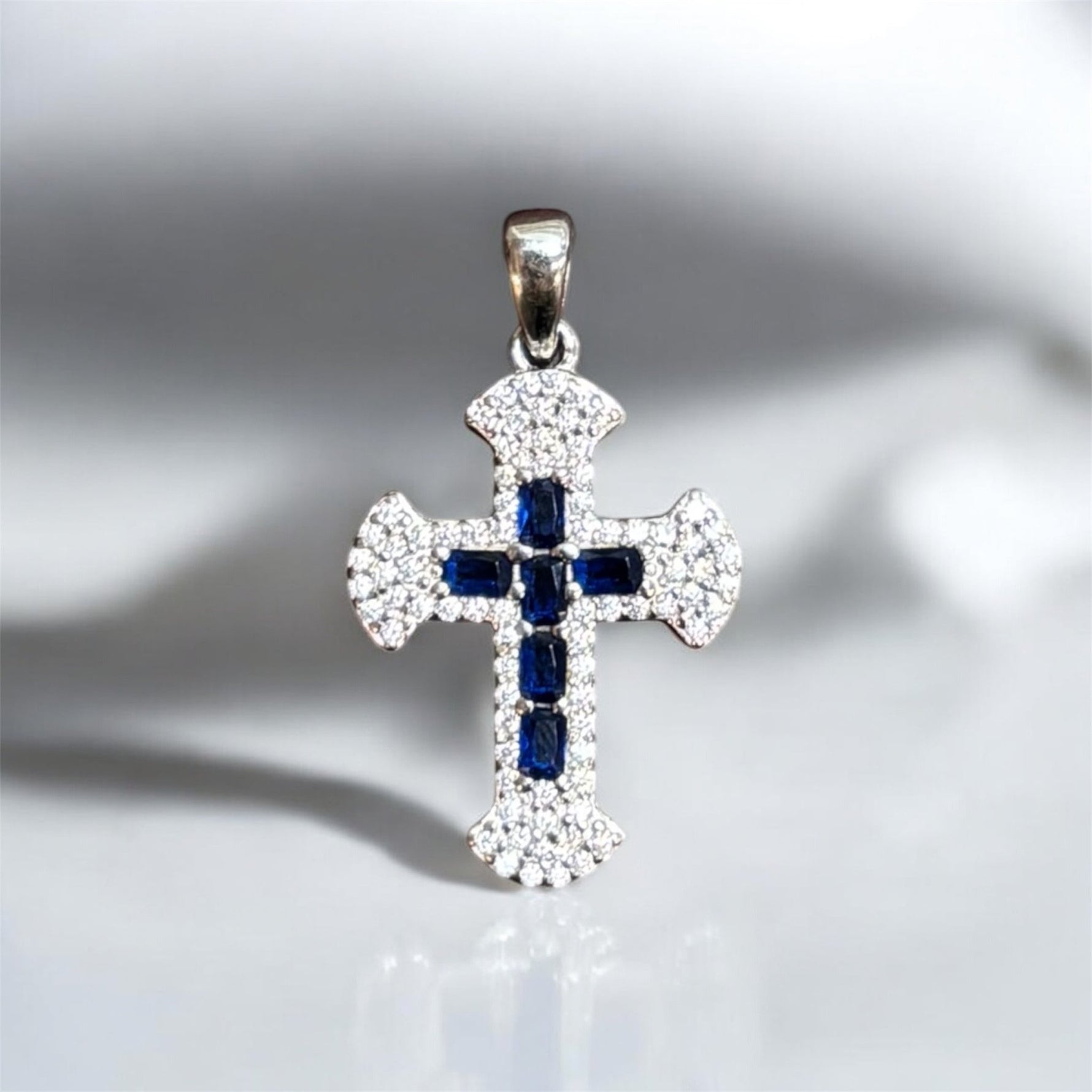 Ciondolo croce con zirconi blu in argento 925 - SIddharta