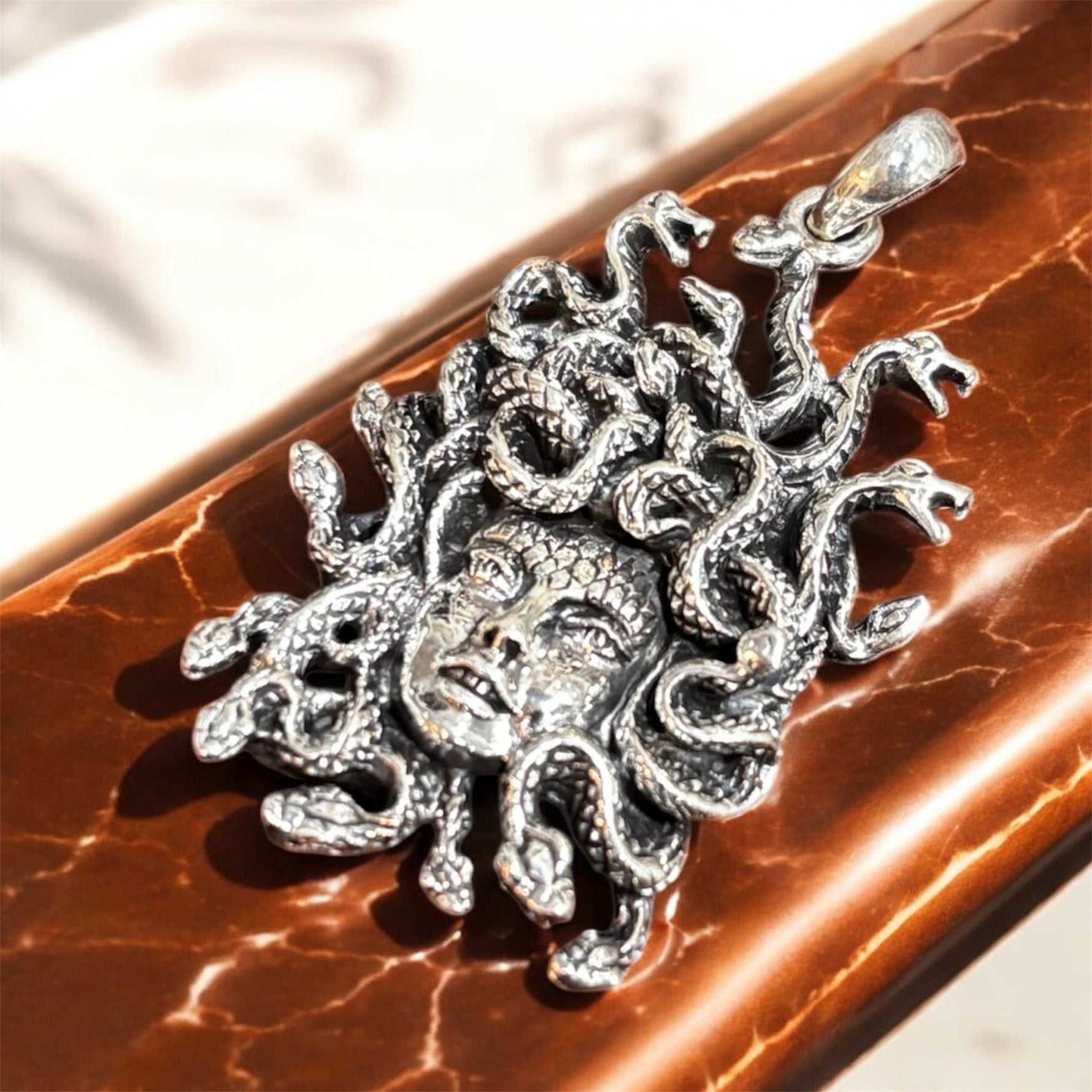 Ciondolo Medusa in argento 925 - SIddharta