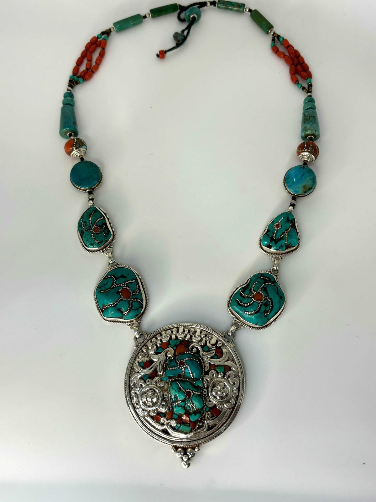 Collana medaglione turchese e corallo - SIddharta