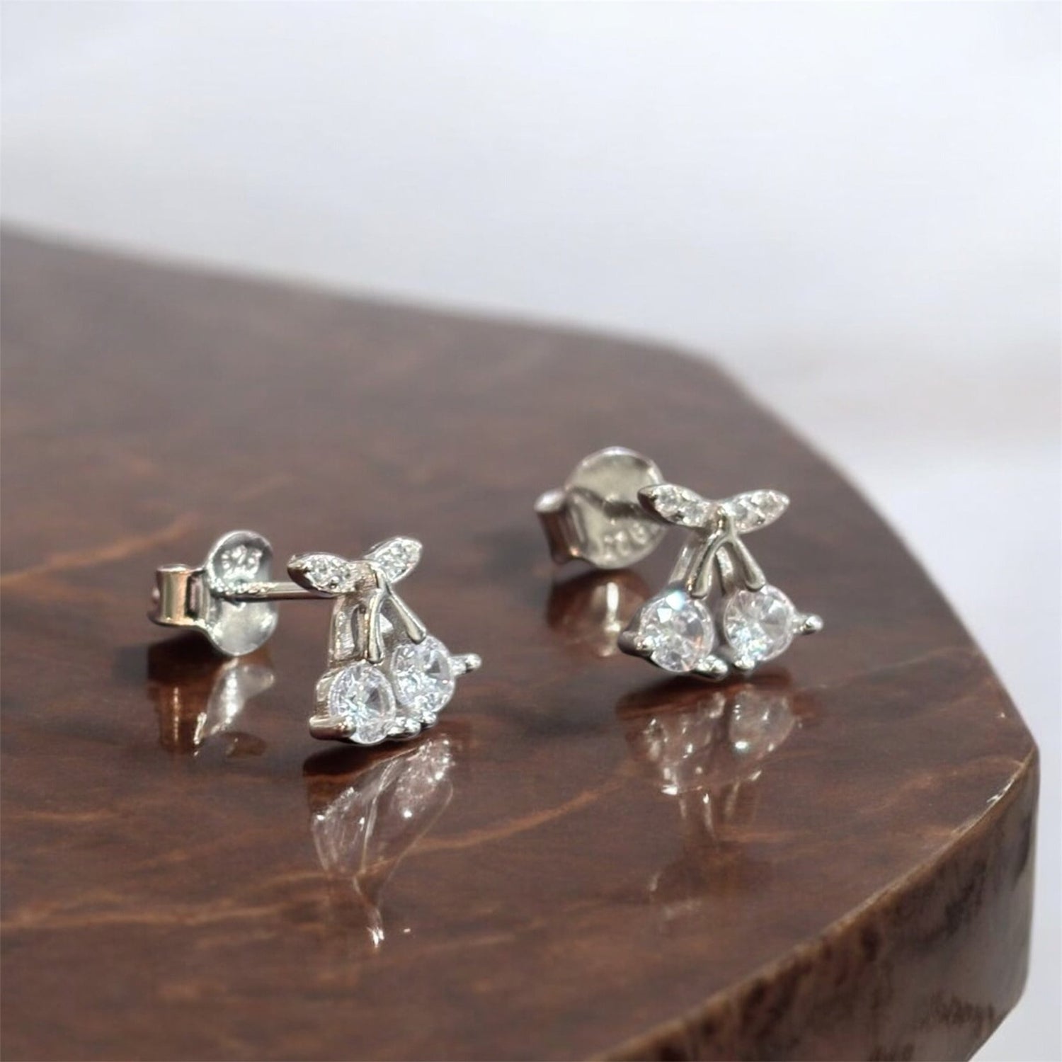 Orecchini ciliegia in argento 925 con zirconi - SIddharta