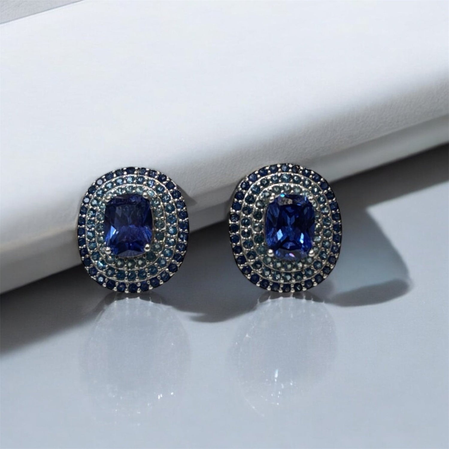 Orecchini lobo con zirconi blu in argento 925 - SIddharta