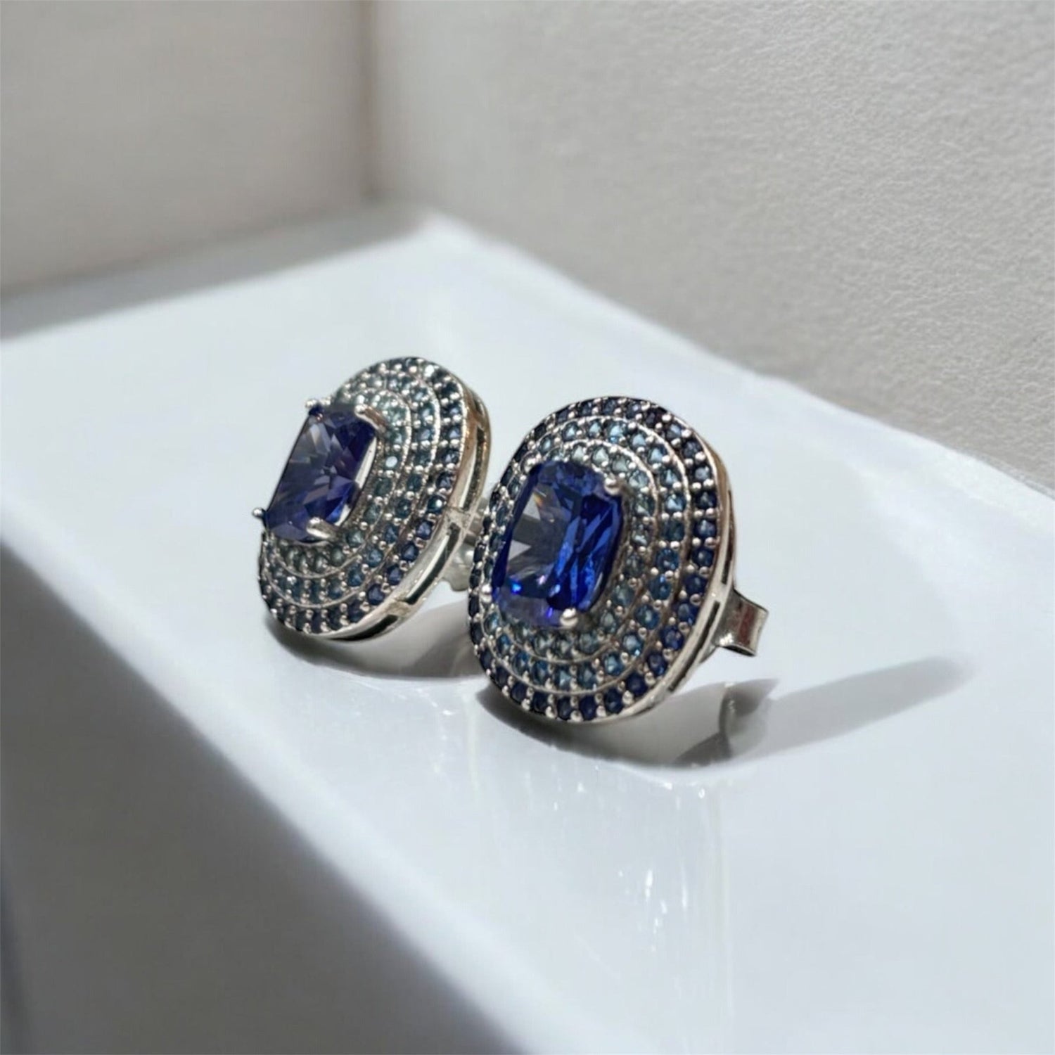 Orecchini lobo con zirconi blu in argento 925 - SIddharta
