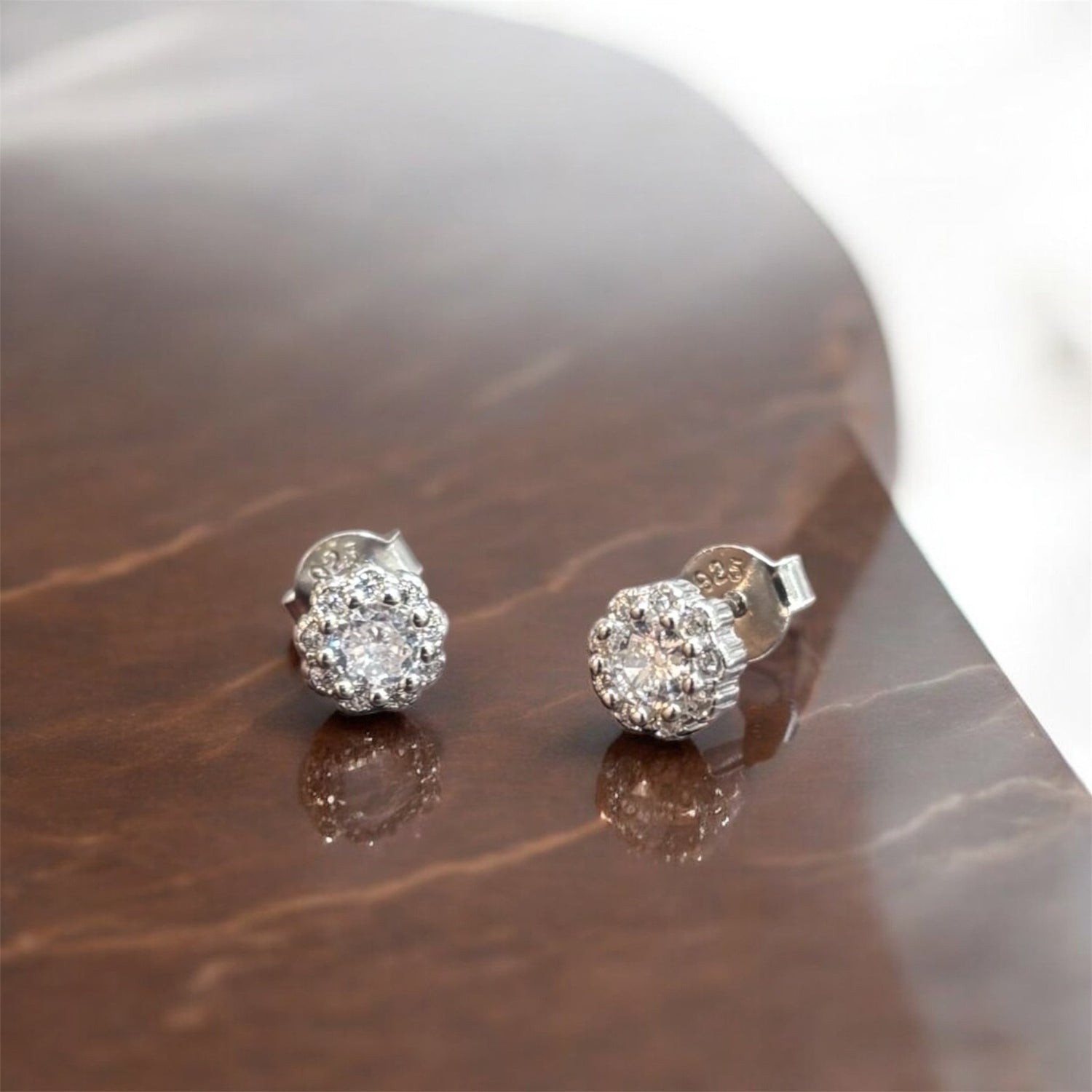Orecchini punto luce micro fiore in argento 925 con zirconi - SIddharta